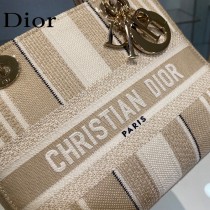 Dior-01  迪奧原單五格刺繡戴妃包  通體飾以本季標誌性的Tie