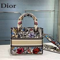 Dior-04  迪奧原單五格刺繡戴妃包  通體飾以本季標誌性的Tie