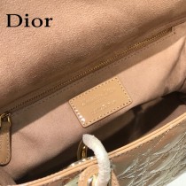 Dior-02  迪奧 Lady Dior 漆皮五格菱格中號戴妃包