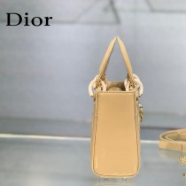 Dior-04  迪奧 Lady Dior 小号漆皮四格菱格戴妃包