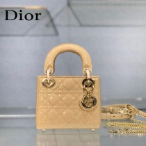 Dior-04  迪奧 Lady Dior 小号漆皮四格菱格戴妃包