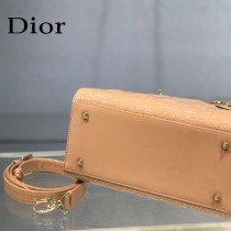 Dior-02  迪奧 Lady Dior 漆皮五格菱格中號戴妃包