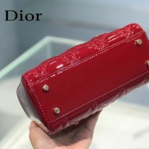 Dior-02  迪奧 Lady Dior 小号漆皮四格菱格戴妃包