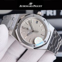 皇家橡樹15500V2版  鋼帶的做工無可挑剔