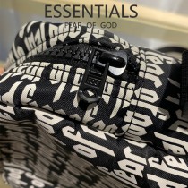 FEAR OF GOD FOG 復線滿印logo，彈幕小包 斜挎包 單肩包 男女潮牌情侶