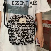 FEAR OF GOD FOG 復線滿印logo，彈幕小包 斜挎包 單肩包 男女潮牌情侶