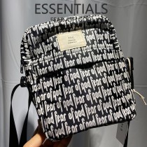 FEAR OF GOD FOG 復線滿印logo，彈幕小包 斜挎包 單肩包 男女潮牌情侶