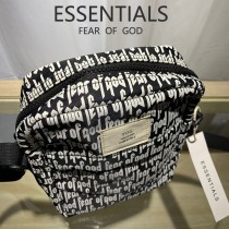 FEAR OF GOD FOG 復線滿印logo，彈幕小包 斜挎包 單肩包 男女潮牌情侶