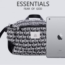 FEAR OF GOD FOG ESSENTIALS 滿印字母彈幕 男女款胸包腰包 情侶高街