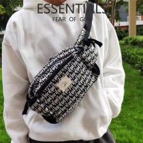 FEAR OF GOD FOG ESSENTIALS 滿印字母彈幕 男女款胸包腰包 情侶高街