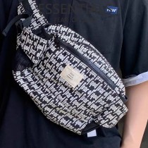 FEAR OF GOD FOG ESSENTIALS 滿印字母彈幕 男女款胸包腰包 情侶高街