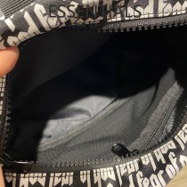 FEAR OF GOD FOG ESSENTIALS 滿印字母彈幕 男女款胸包腰包 情侶高街
