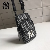 MLB NY滿印老花手機包 原版開模 高品質 支持掃碼驗貨 顏色黑色 米色 天藍