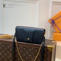 M80682   黑色   原單PADLOCK ON STRAP 手袋