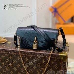 M80682   黑色   原單PADLOCK ON STRAP 手袋