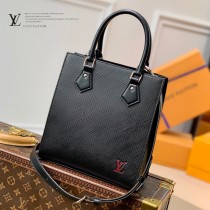 M58660-02  原單 Petit Sac Plat 手袋