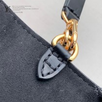 M80682   黑色   原單PADLOCK ON STRAP 手袋