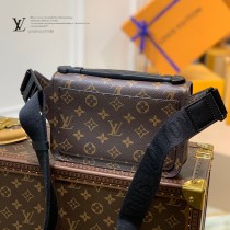M45864-02   新款男士S Lock Sling 腰包