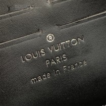 M80549  原單 LV 全皮壓花 SOFT TRUNK WALLET 盒子包