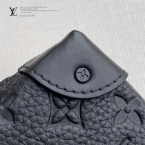 M80549  原單 LV 全皮壓花 SOFT TRUNK WALLET 盒子包