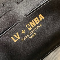 M80549-01  原單 LV NBA連帽全皮壓花 SOFT TRUNK WALLET 盒子包