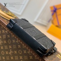 M80549  原單 LV 全皮壓花 SOFT TRUNK WALLET 盒子包