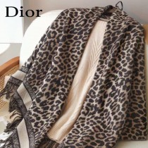 DIOR 復古豹紋米色 Mizza 圖案披肩