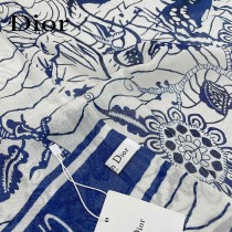 Dior最新的專櫃主打獅王原單羊絨長巾熱帶叢林系列