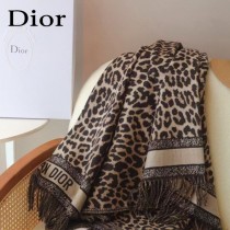 DIOR 復古豹紋米色 Mizza 圖案披肩