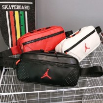 AJ爆裂紋斜挎包男王一博同款跑步運動胸包學生單肩腰包女小背包潮