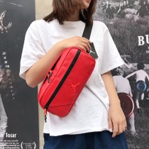 AJ爆裂紋斜挎包男王一博同款跑步運動胸包學生單肩腰包女小背包潮