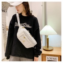 AJ爆裂紋斜挎包男王一博同款跑步運動胸包學生單肩腰包女小背包潮