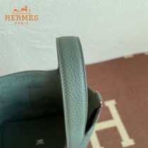 HERMES  杏仁绿  愛馬仕 原單 Picotin 18菜籃子  金銀現貨
