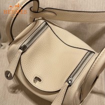 HERMES  奶昔白  原單半手縫Mini Lindy 19cm 進口TC皮