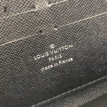 M60017-003  LV Zippy 拉鏈錢夾是路易威登的經典設計之一