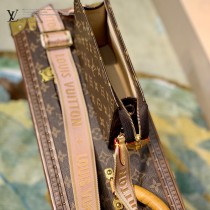 M47546-01  老花化妝包配肩帶 手包斜挎包系列 Monogram帆布盥洗袋