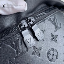M46036 DISCOVERY 小號腰包 取材柔軟 Monogram Shadow 壓紋牛皮革