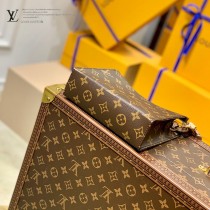 M47546-02  老花化妝包配肩帶 手包斜挎包系列 Monogram帆布盥洗袋