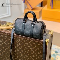 原單 M45947-01  本款 Keepall XS 手袋，非常適合女生背，男女同款