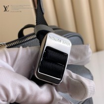 M30830  LV原單新款OUTDOOR 郵差包銀色限量版