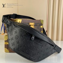 M46036 DISCOVERY 小號腰包 取材柔軟 Monogram Shadow 壓紋牛皮革