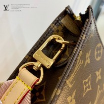 M47546-02  老花化妝包配肩帶 手包斜挎包系列 Monogram帆布盥洗袋
