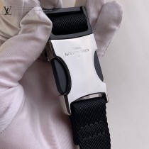 m30245  LV原單新款OUTDOOR 腰包銀色限量版