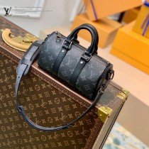 原單 M45947-01  本款 Keepall XS 手袋，非常適合女生背，男女同款
