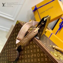 M47546-01  老花化妝包配肩帶 手包斜挎包系列 Monogram帆布盥洗袋