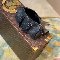 原單 M45947-01  本款 Keepall XS 手袋，非常適合女生背，男女同款