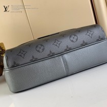 M30830  LV原單新款OUTDOOR 郵差包銀色限量版
