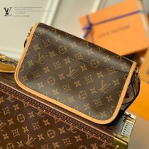 頂級原單 M45985 DIANE 手袋 配有一根皮肩帶 可腋下背 一根刺繡肩帶 可肩背斜跨