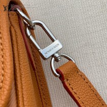 M59457-04  原單水波紋系列 BUCI 手袋