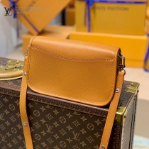 M59457-04  原單水波紋系列 BUCI 手袋